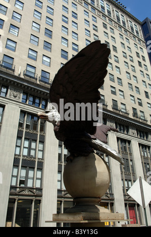 Eagle scultura su Park Avenue viadotto sabato 23 agosto 2008 Frances M Roberts Foto Stock