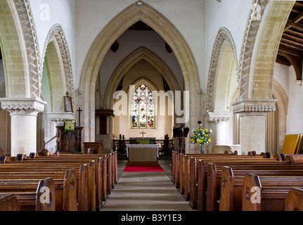 Tipico inglese Norman Village country chiesa interno alla chiesa di St.Mary,grande Bedwyn,Wiltshire, Inghilterra,Gran Bretagna,UK Foto Stock