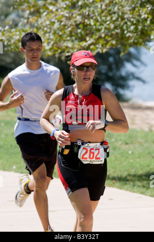 Esecuzione del segmento di esecuzione al 2008 Suzuki s Newton 24 Ore di Triathlon Foto Stock