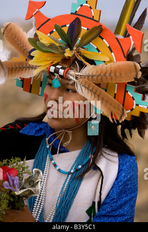 Ragazza Hopi Hopi Arizona Prenotazione vestito in costume per la danza sociale modello rilasciato Foto Stock