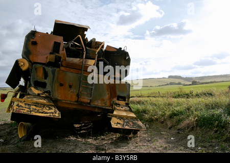 Che cosa è rimasto di una New Holland TF78 Elektra Plus mietitrebbia dopo essere stato distrutto da un incendio. Foto Stock