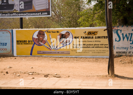 Annuncio tramite affissioni per penne Bic di Lusaka in Zambia Africa Foto Stock