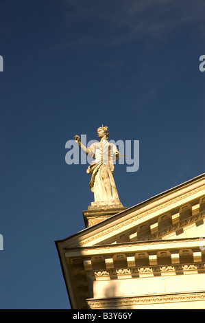 Dettaglio angolo del tempio della Concordia e la vittoria a Stowe giardini paesaggistici, Buckinghamshire, UK. Ritratto. Foto Stock