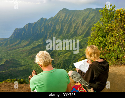 Valle Kalalau con artisti disegno scena Koke e il Parco Statale del Canyon di Waimea Kauai Hawaii Foto Stock