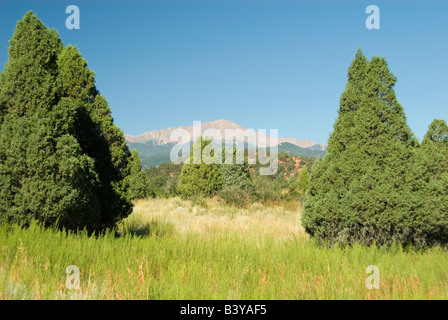 Stati Uniti d'America, Colorado Colorado Springs, Giardino degli dèi. Vista del Pikes Peak da giardino degli dèi. Foto Stock