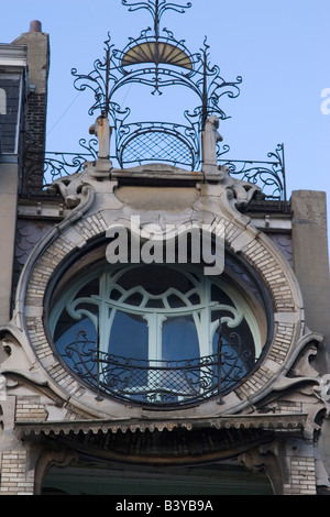 Edificio in stile liberty la Maison de St Cyr situato sulla Piazza Ambiorix progettato da Gustave Strauven nel 1905, Bruxelles, Belgio Foto Stock