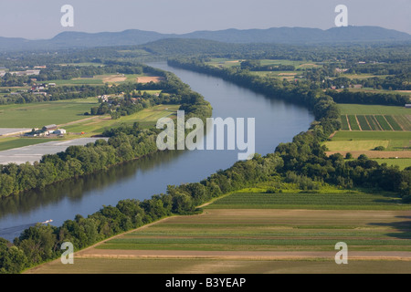 Il fiume Connecticut come visto da sud Sugarloaf Mountain a Deerfield, Massachusetts. Foto Stock