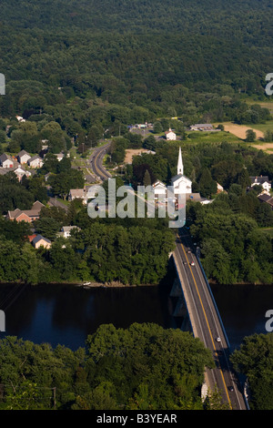 Il fiume Connecticut come visto da sud Sugarloaf Mountain a Deerfield, Massachusetts. Foto Stock