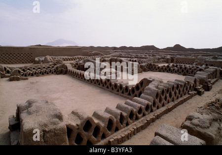 Il Perù, La Libertad, Trujillo . Una città in rovina di Chan Chan & la città imperiale di Chimu e più grande città di adobe nel mondo Foto Stock