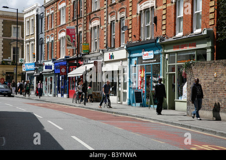 Negozi a Stoke Newington Church Street a Stoke Newington, Londra Foto Stock