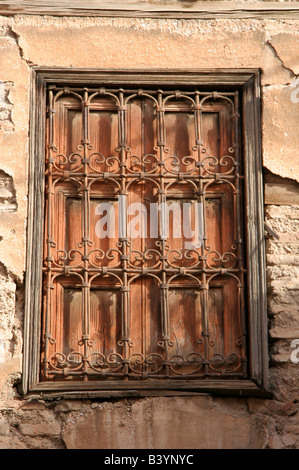 Vecchia finestra in Marrakech Marocco Foto Stock