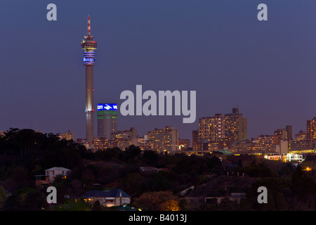 JG Strydom ( torre Hillbrow tower ) Johannesburg Gauteng, Sud Africa al tramonto Foto Stock