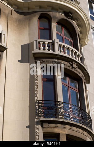 Art Nouveau caratteristiche sulle abitazioni residenziali a Bruxelles Belgio Foto Stock