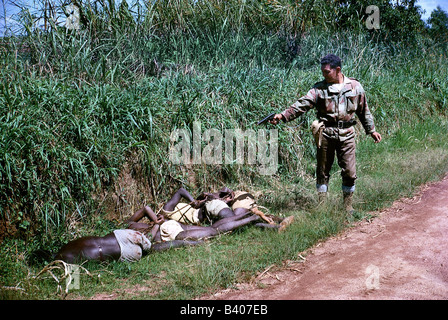 Geografia / viaggio, Congo, Simba rivolta 1964 - 1965, mercenario sparando un civilista, dicembre 1964, Foto Stock