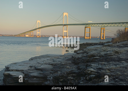 La Pell ponte che collega Jamestown e Newport Rhode Island Foto Stock