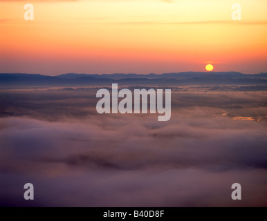 Sunrise e nebbia, Minnesota Foto Stock