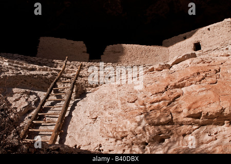 Gila Cliff Dwellings National Monument, New Mexico - Vista esterna Foto Stock