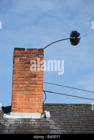 Spazza la spazzola dover praticare al di fuori di un camino. Foto Stock