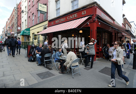 Il Metro Cafe all'angolo di South William Street e Chatham Street Foto Stock