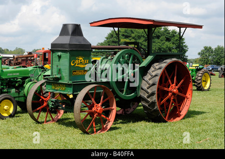 Circa 1920 alimentato a vapore trattore con trazione a vapore il motore è fabbricato dalla Keck Gonnerman Azienda Mount Vernon Indiana Foto Stock