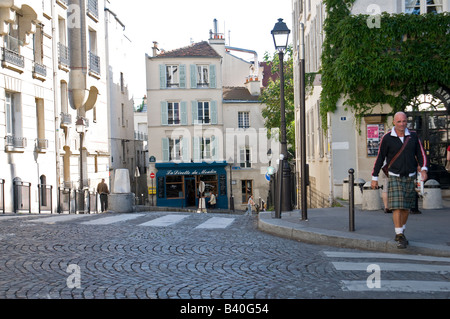 Le strade caratteristiche nel quartiere di Montmartre a Parigi Foto Stock