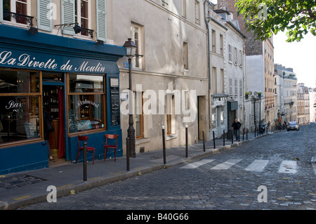 Le strade caratteristiche nel quartiere di Montmartre a Parigi Foto Stock