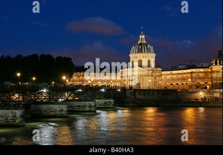 Institut de France e Pont des Arts Parigi Francia Foto Stock