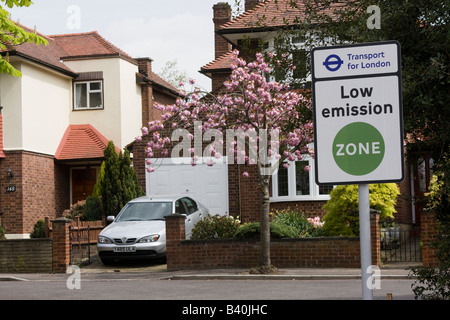 TFL Trasporto per londra zona a bassa emissione di CO2 lato segno girando cul de sac dead end girando Foto Stock