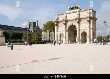 Il gate del Jardin des Tuileries dal museo del Louvre a Parigi Foto Stock