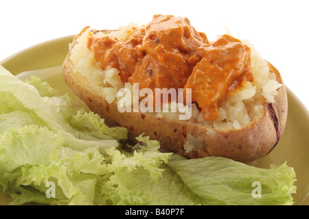 Pane appena sfornato jacket potato riempito di stile indiano piccante di pollo Tikka Masala Curry e nessun popolo Foto Stock