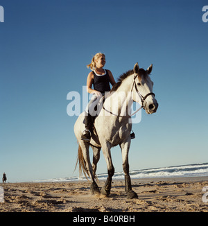 A cavallo sulla spiaggia di Canaveral National Seashore, Florida. Foto Stock