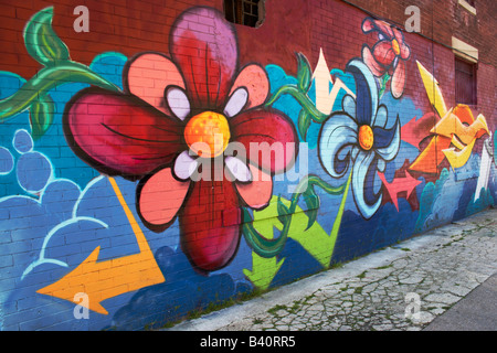 Un coloratissimo murale in stile contemporaneo in culturalmente variegata Adams Morgan Neighborhood di Washington DC Foto Stock