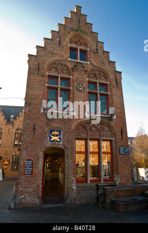 Un chocolatier shop in Bruges, Belgio Foto Stock