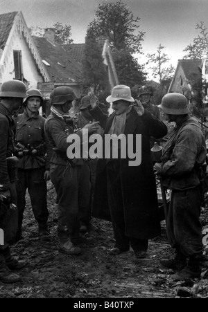 Eventi, Seconda guerra mondiale / seconda guerra mondiale, Paesi Bassi, Arnhem, 17. - 25.9.1944, il capitano Barry Ingram, comandante del 1st Border Malta Group, viene catturato in abiti civili dai troopers Waffen-SS, Oosterbeek, 25./26.9.1944, Foto Stock