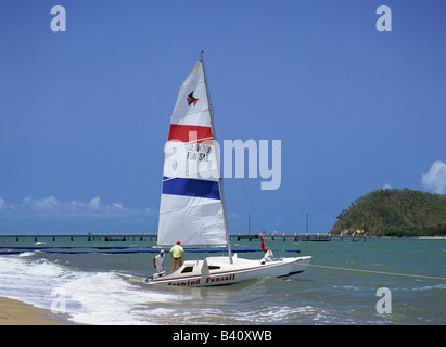 Uno yacht di Palm Cove Resort Beach Queensland Australia Foto Stock