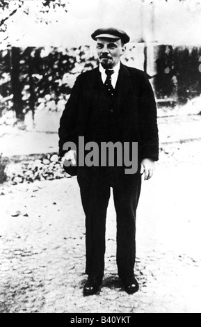 Lenin (Vladimir Ilyich Ulyanov), 22.4.1870 - 21.1.1924, politico russo, presidente del Consiglio dei popoli Commissari 26.10.1917 - 21.7.1924, a tutta lunghezza, Cremlino, Mosca, ottobre 1918, Russia, comunisti, politica, 20th secolo, , Foto Stock