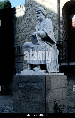 Averroes (Abdul Walid Muhammed Ibn Ahmad Ibn Rushd), 1126 - 10.12.1198, filosofo andaluso, a lunghezza intera, monumento, scultura di Pablo Yusti, Cordoba, Spagna, Foto Stock