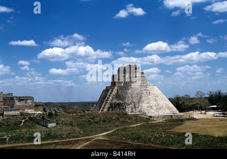 Geografia / viaggio, Messico, Yucatan, Uxmal, costruito circa 600 DC, a sinistra circa 900 DC, città maya, stile puuc, Piramide del Adivino (piramide del mago), edificio, architettura, America centrale, America, indiani latino-americani, america latina, mayas, periodo classico, UNESCO, Patrimonio dell'Umanità, storico, storico, antico, religione, scala, , Foto Stock