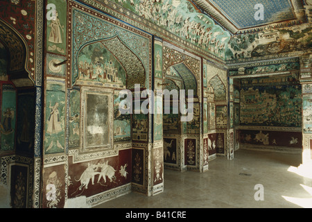 Affreschi di principesse a Taragarh fort palace Bundi, Rajasthan, India Foto Stock