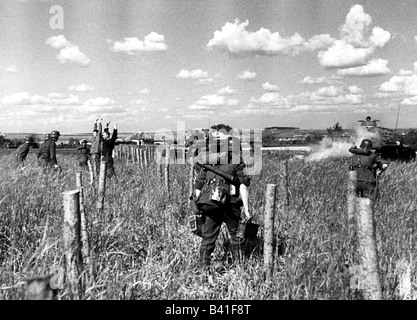 Eventi, Seconda guerra mondiale / seconda guerra mondiale, Russia 1941, avanzata tedesca, fanteria che segue carri armati, propaganda foto, Foto Stock