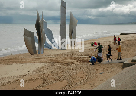 'Il Braves' monumento a Saint-Laurent-sur-Mer, disegnati dall'artista Anilore Banon in memoria delle forze alleate soldati coraggio Foto Stock