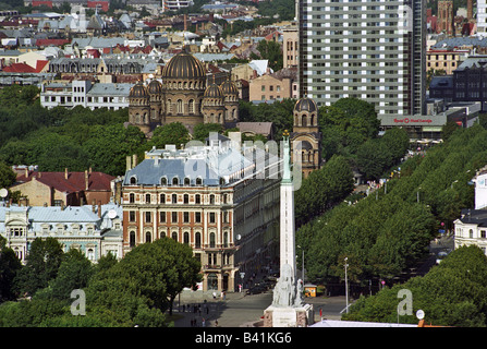 Il Monumento alla Libertà nel centro storico di Riga, Lettonia Foto Stock