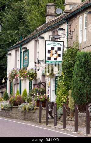 'Il Chequers Inn' sotto 'Bordo Froggatt' sulla A625 nel Derbyshire "Gran Bretagna" Foto Stock