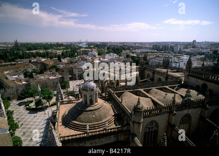 Spagna, Siviglia, la città vista dalla torre Giralda Foto Stock