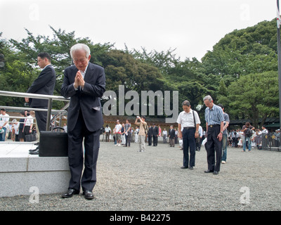 Sessantesimo anniversario della II Guerra Mondiale fine a Yasukuni, Tokyo Giappone Foto Stock