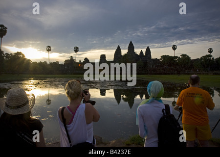 Turisti nel tempio di Angkor Wat Cambogia Foto Stock