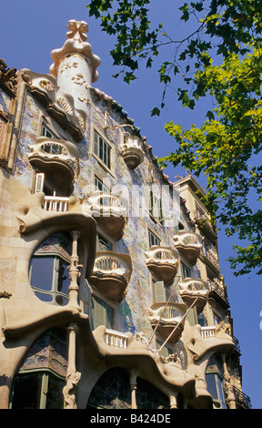 Casa Batllo facciata progettata da opere di Antoni Gaudì a Barcellona Catalonia Spagna Foto Stock