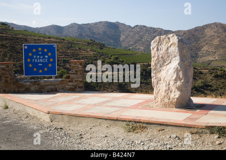 Il francese e il confine spagnolo in Costa Brava Foto Stock