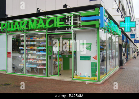 Farmacia locale, farmacia in Rue de Paris Lille Francia Foto Stock