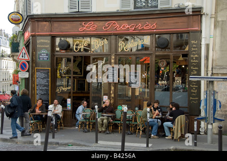 Le Progres cafe bistro di Montmartre, Parigi, Francia Foto Stock